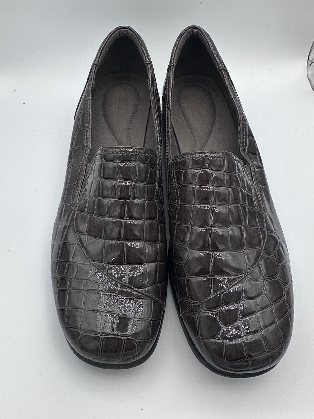 Clark’s Bendable Faux Croc-Embossed Slip-On Wedge Loafers in Dark Brown Size 11